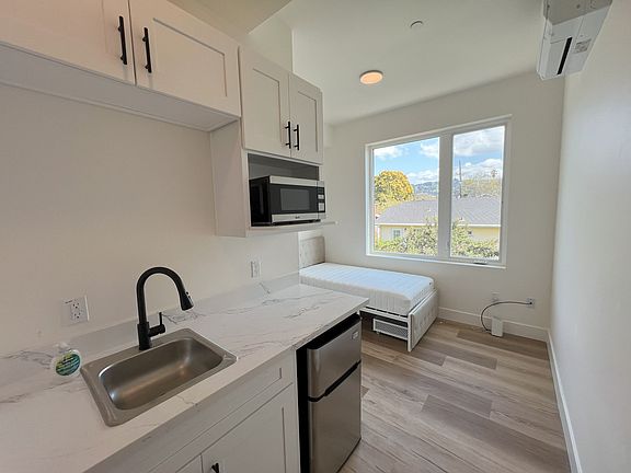 4th image of 2435 San Pablo Ave #410