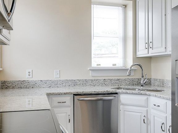 2nd image of 2602 Monument Ave APT C