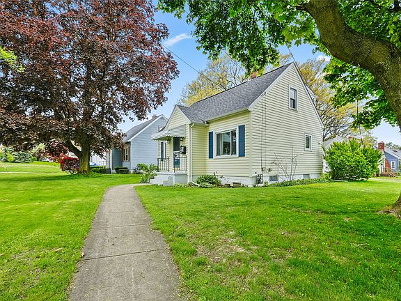 2nd image of 1578 W 32nd St