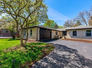 5S254 Middle Rd, Naperville, IL 60563