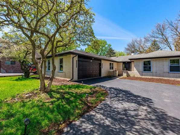 5S254 Middle Rd, Naperville, IL 60563