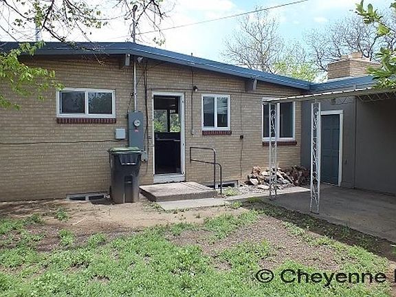 2nd image of 808 Windmill Rd