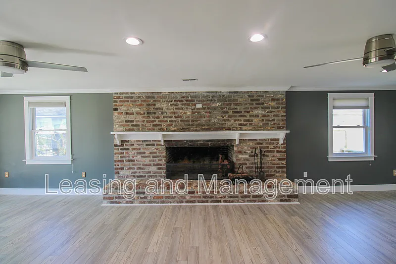 3 bed, 2.0 bath, 2065 sqft, $3,700 — Photo 4