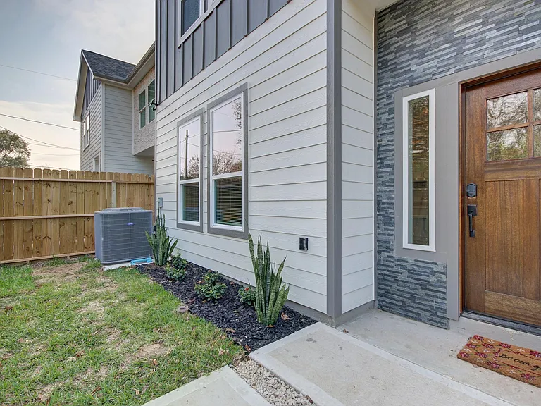 9305 Tower St — Photo 53