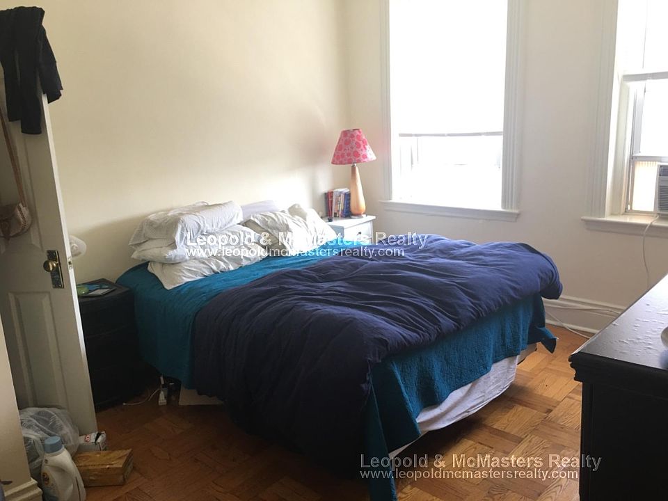 2nd image of 20 Queensberry St #14V