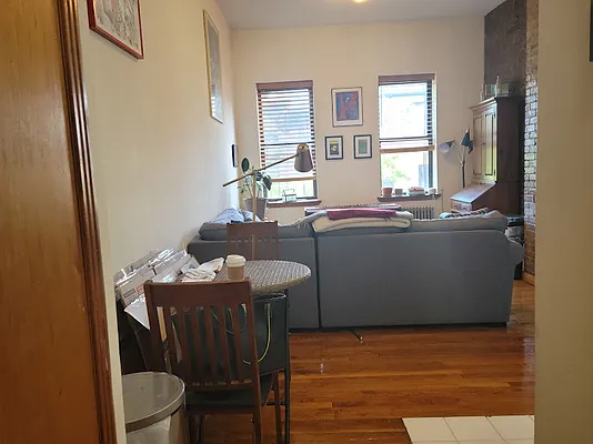 Rented by Chartwell Manhattan Realty | media 10