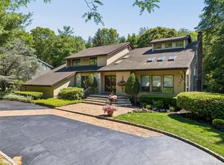 8 Deanna Court, Dix Hills, NY 11746