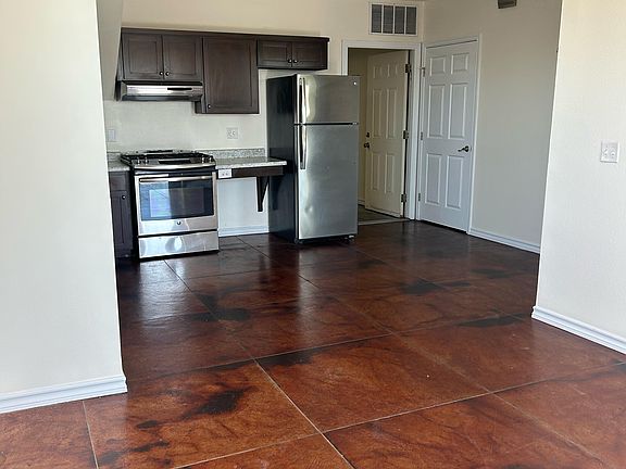 3rd image of 1207 Los Angeles Dr #1