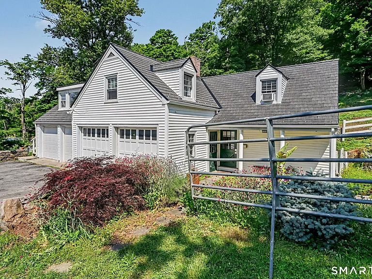 723 Riverbank Rd #GARAGE COTTAGE — Photo 16