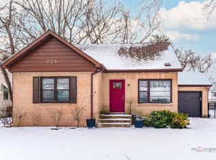 225 Walker Pl, Mundelein, IL
