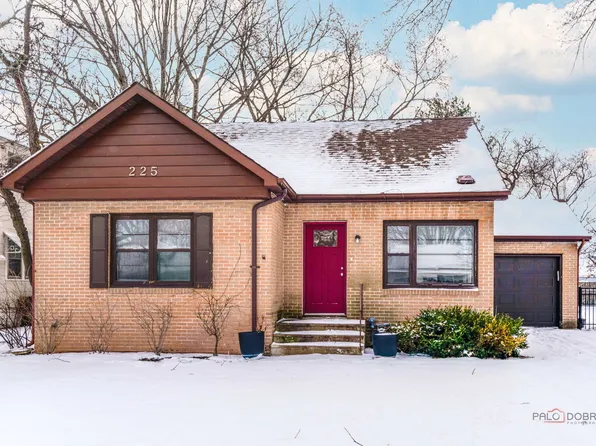 225 Walker Pl, Mundelein, IL 60060
