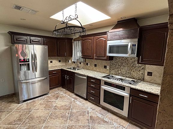 3rd image of 123 Avenue M