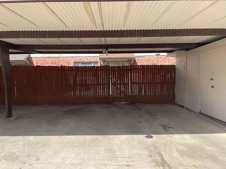 2310 Chapel Hill Ln — Photo 23