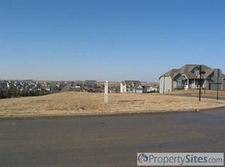 1007 Edgewater Dr, Papillion, NE 68046