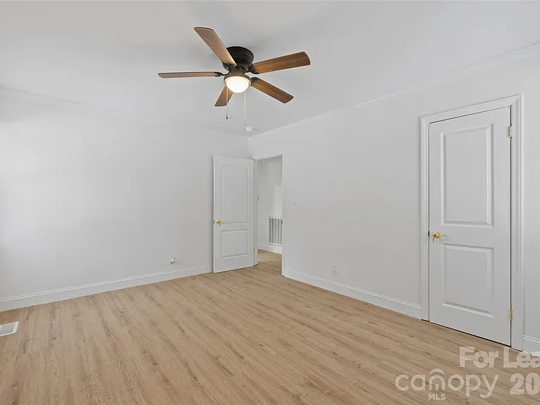 631 Townsend Ave — Photo 22