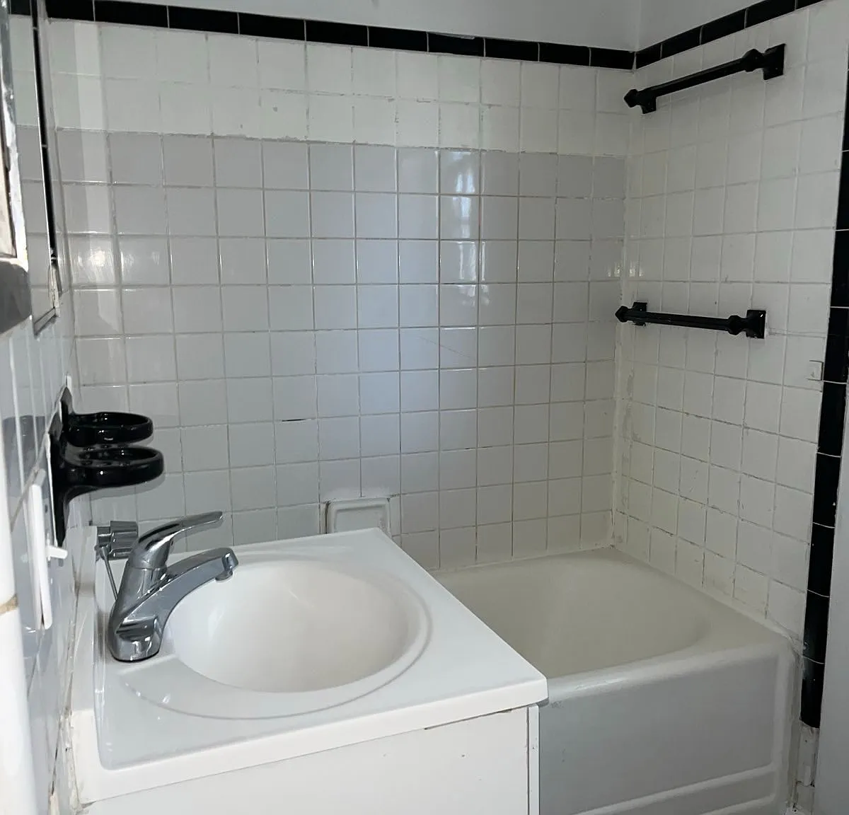 3 bed, 1.0 bath, 1170 sqft, $1,300 — Photo 3