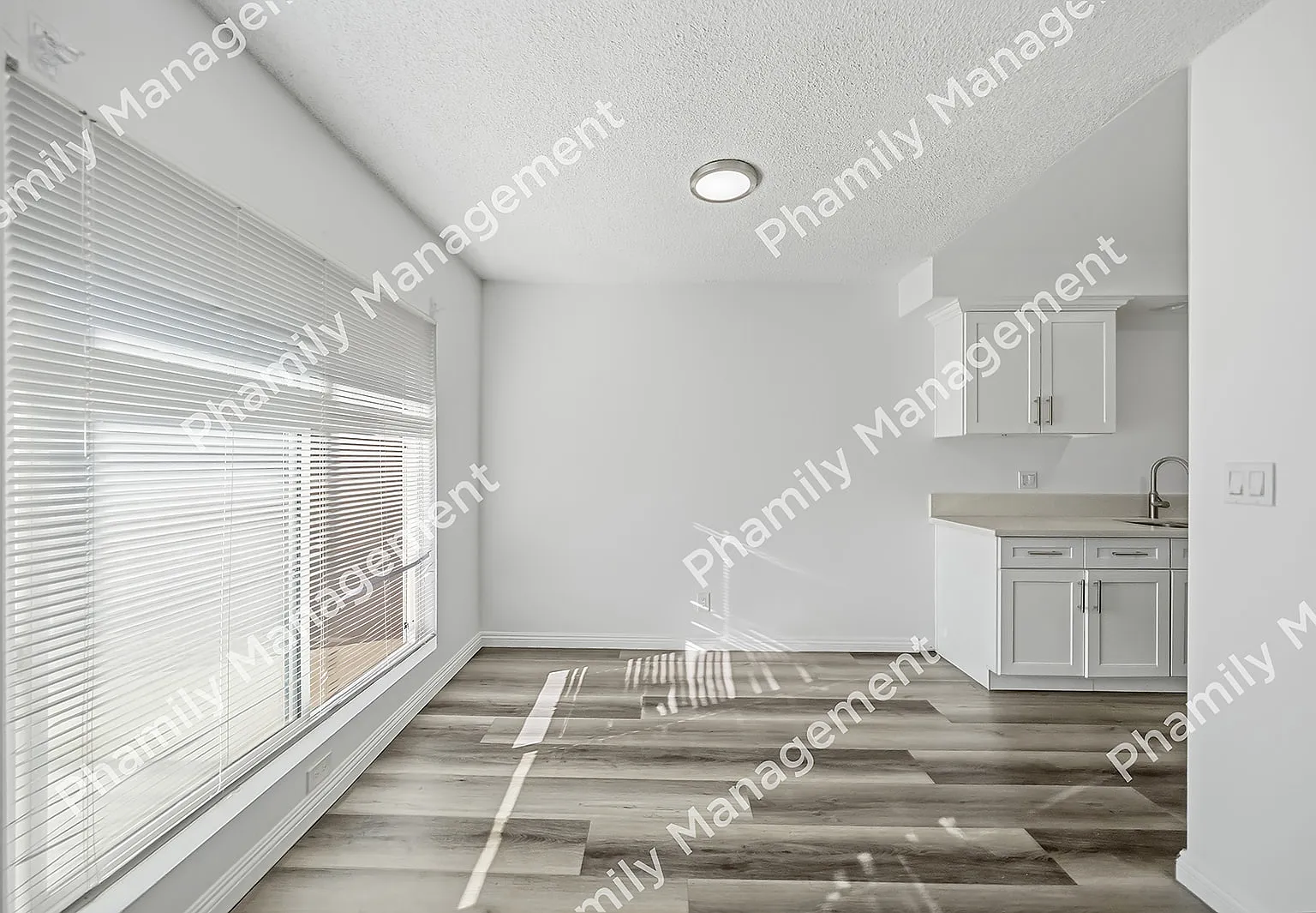 451 Anderwood Ct — Photo 3