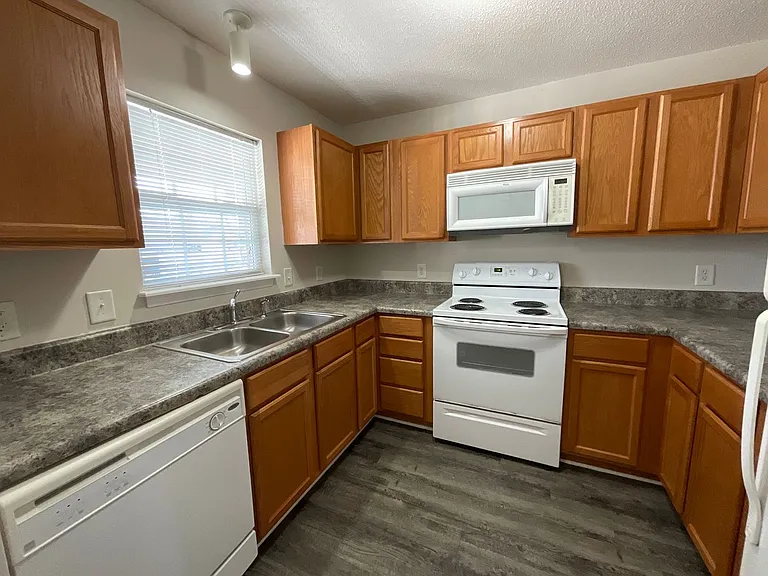 Meridian Park Apartments — Photo 164