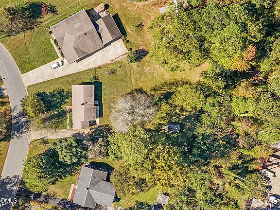 4th image of 4000 Vesta Dr