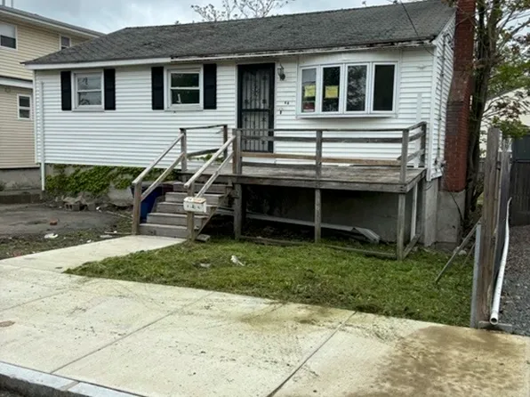 146 Dolphin Ave, Revere, MA 02151