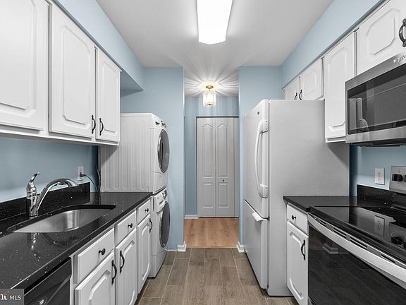 3rd image of 8378 Montgomery Run Rd Unit D