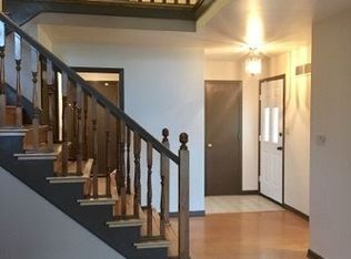10801 W 115th Ter, Overland Park, KS 66210