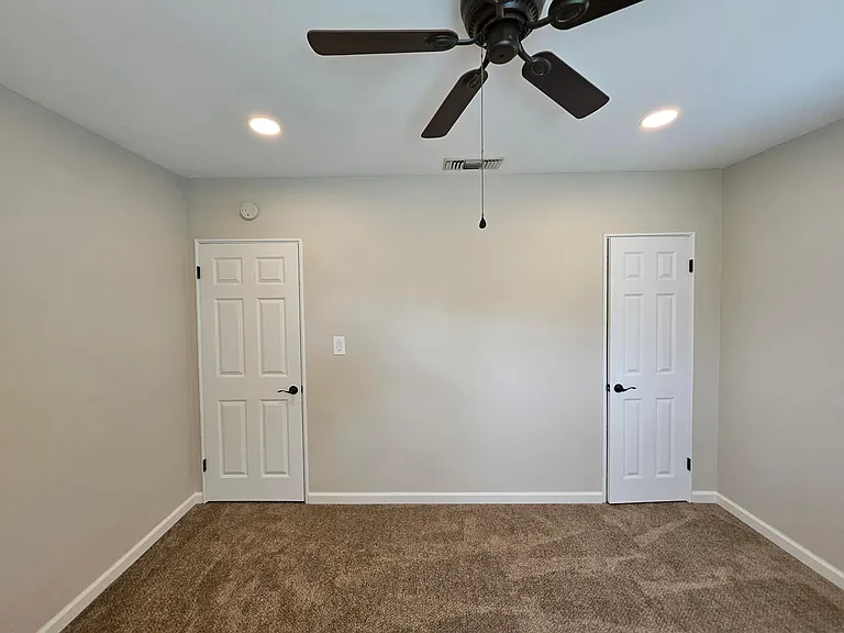 906 N Parish Pl — Photo 9
