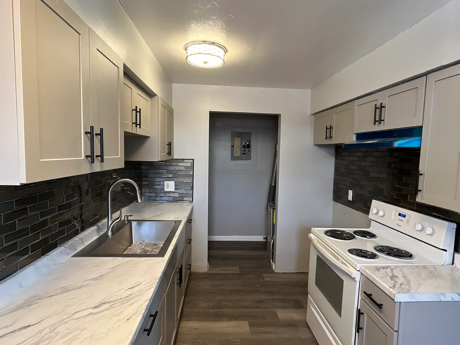 1 bed, 650 sqft, $695 — Photo 2