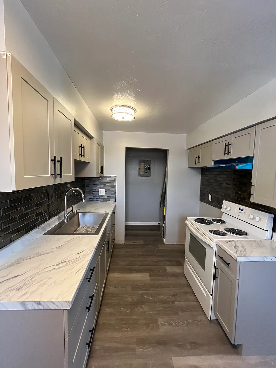 Building Photo - 2253 Hepburn Ave #B