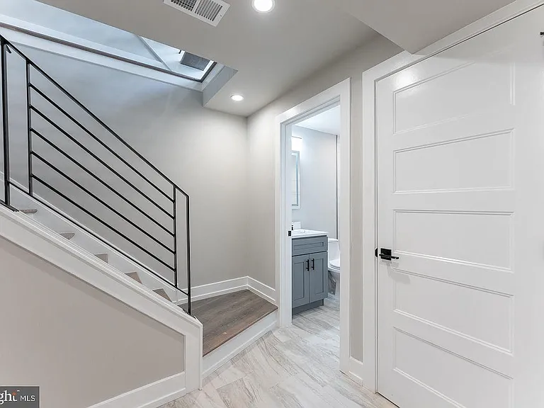 2127 N Randolph St — Photo 22