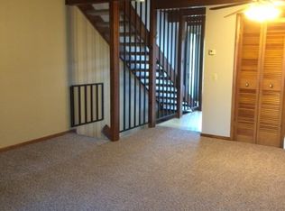 6082 Island Dr NW, Canton, OH 44718