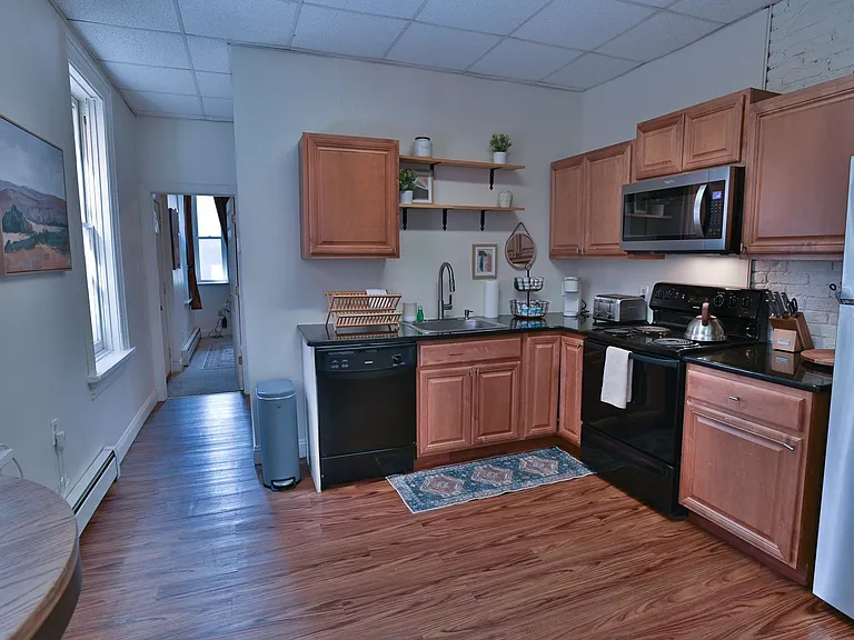 562 Race St — Photo 3