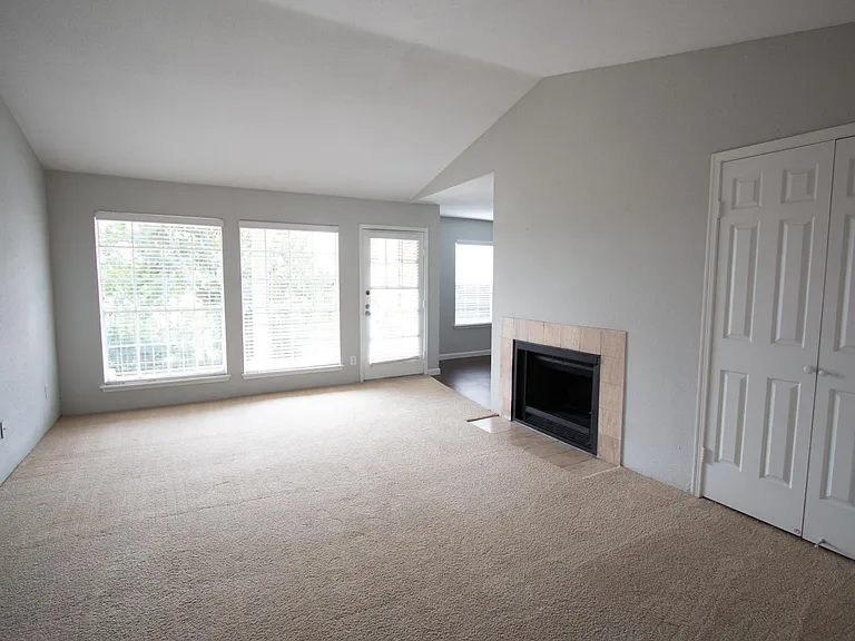 The Claridge Apartments — Photo 11