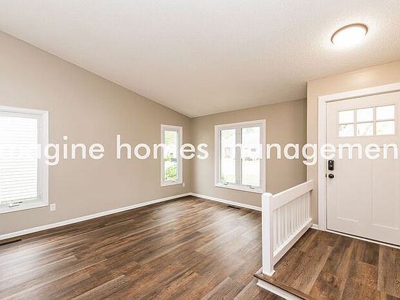 3rd image of 1431 Knoll Dr