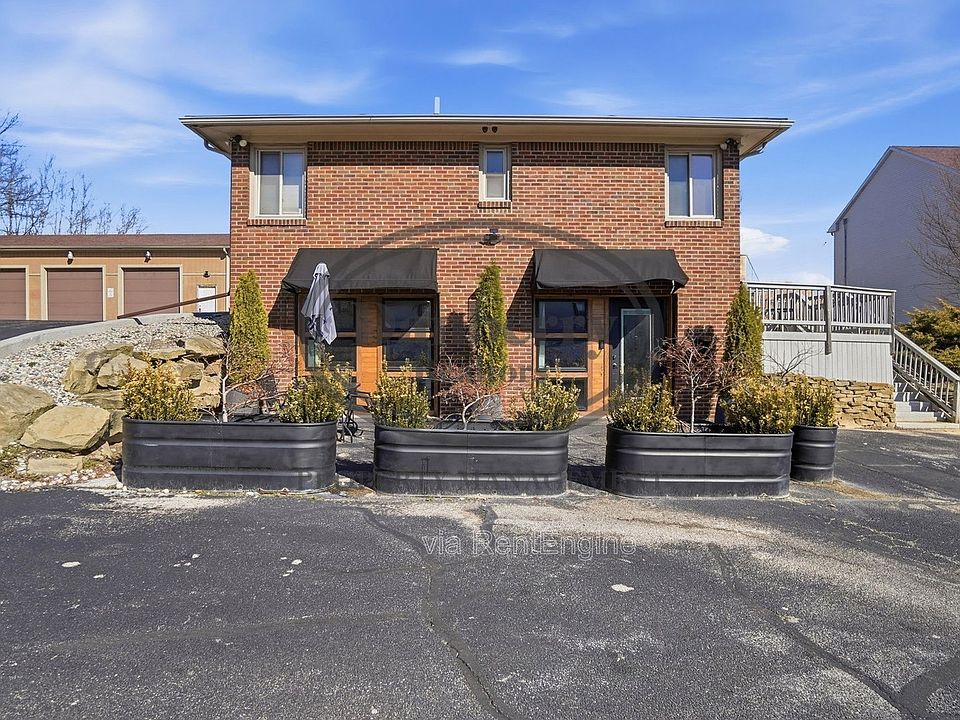 1st image of 1133 N Byrne Rd #4