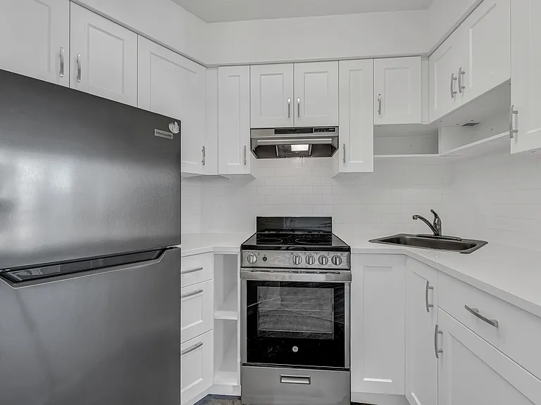 1600L Beach Ave — Photo 19