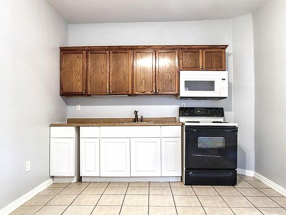 3rd image of 2937 S Adams St #1