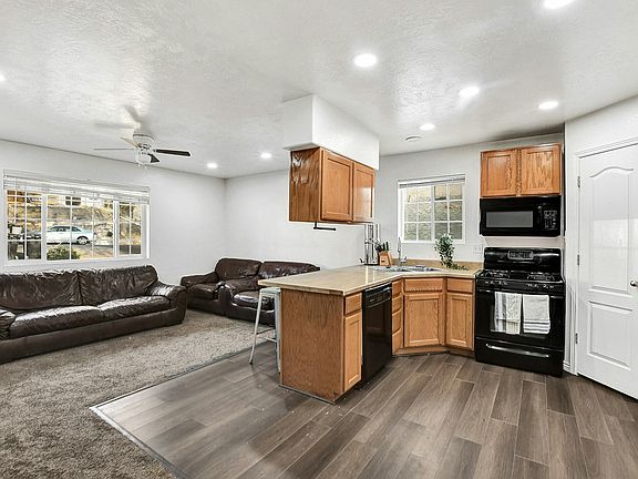 living room/ kitchen