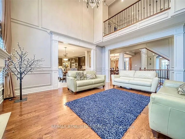 18 Soleil Blvd — Photo 4