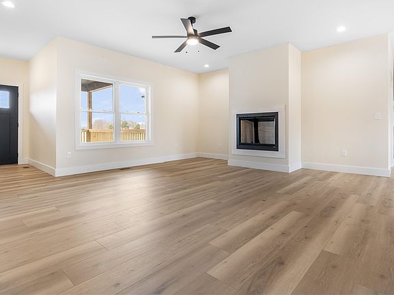 5th image of 3878 Sharpes Garden Rd