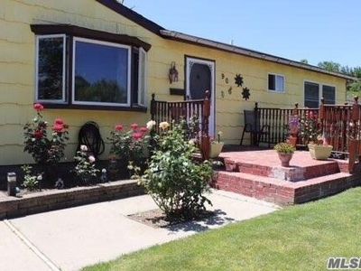 90 Jewel St, Brentwood, NY, 11717