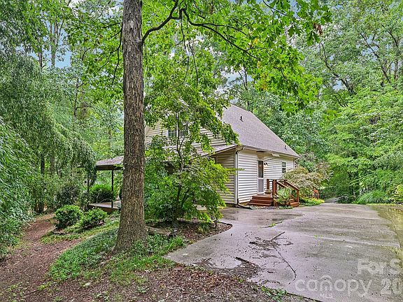 3rd image of 8658 Dog Leg Rd