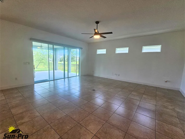6235 W Fallsgrove Ln — Photo 11