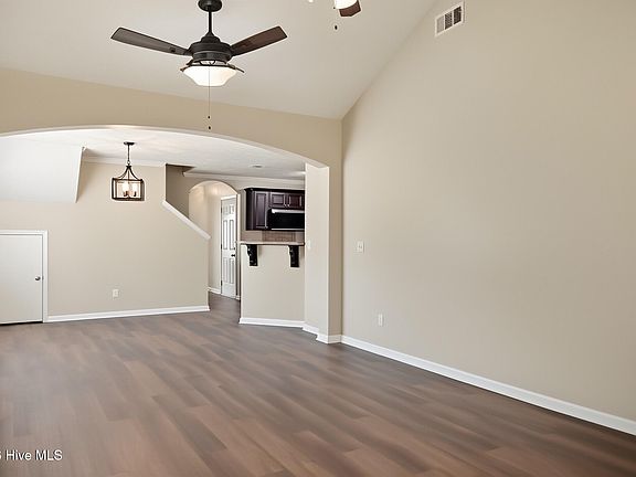 2nd image of 281 Lynbrook Way