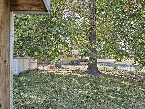5th image of 1004 Hester Ave