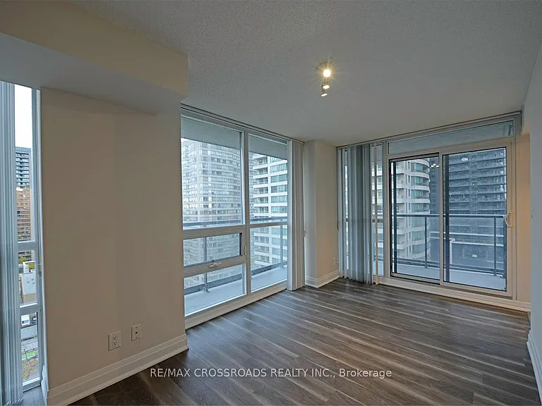 35 Hollywood Ave #1709 — Photo 10