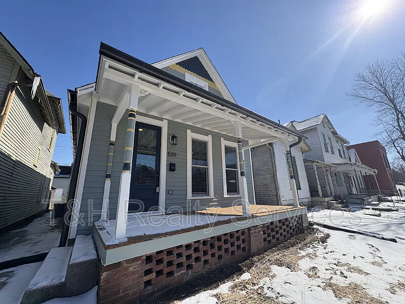 539 N Highland Ave photo 1