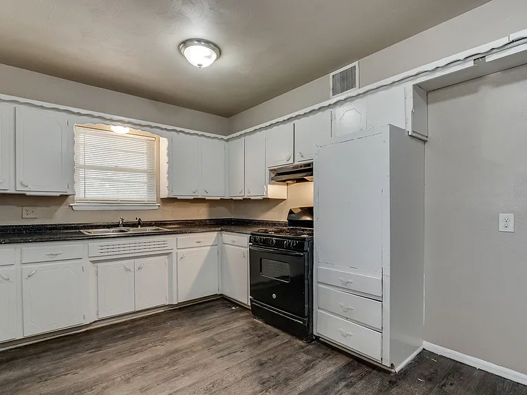 3005 SW 52nd Pl — Photo 12