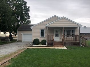 610 E Water St, Farmer City, IL 61842