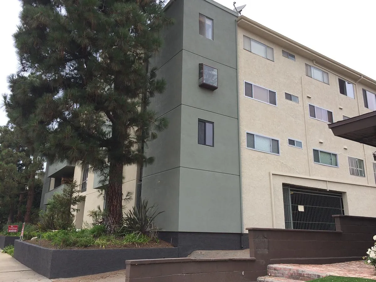 3 bed, 2.5 bath, 1951 sqft, $4,900 — Photo 2